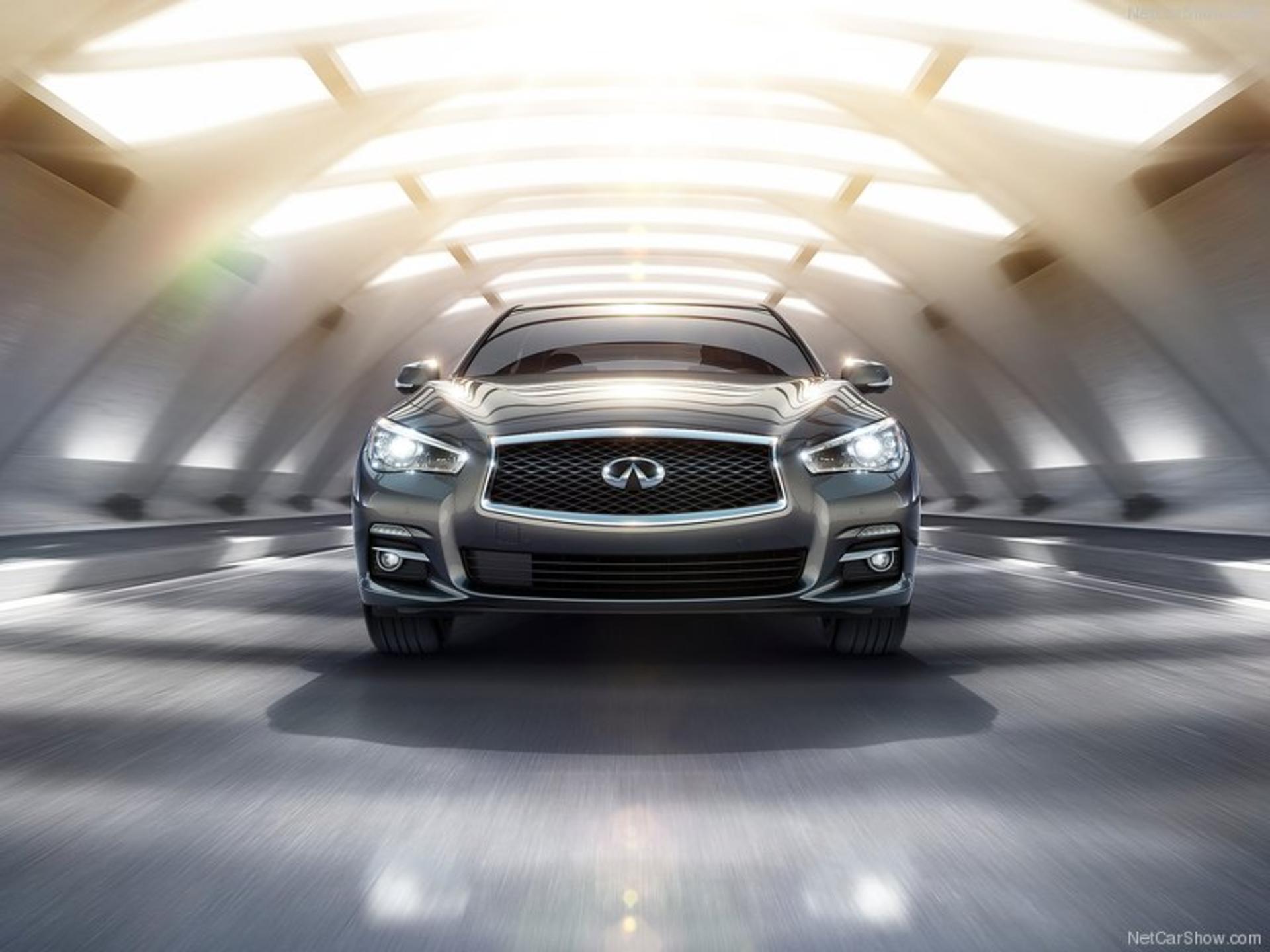 Infiniti-Q50_2014_800x600_wallpaper_0a