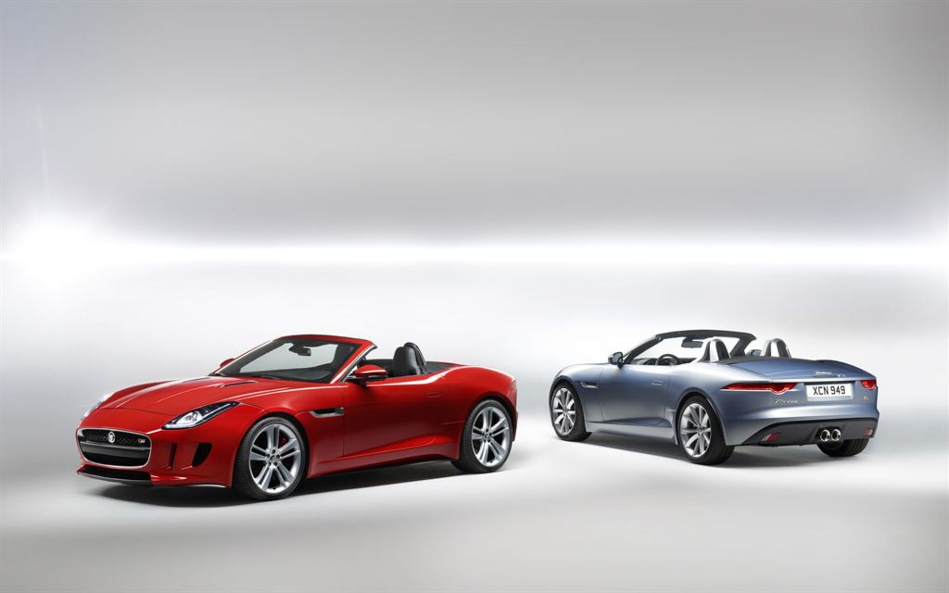Jag_F-TYPE_V8_V6_studio_image