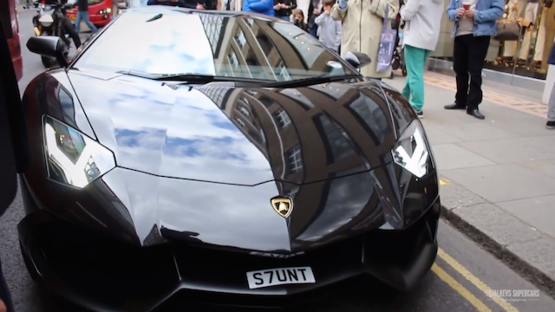 James Stunt Aventador in chelsea (1)