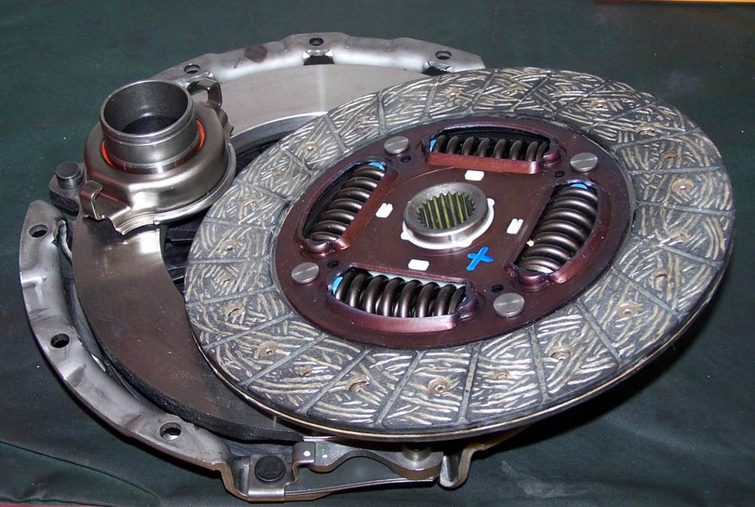 LEAD clutch