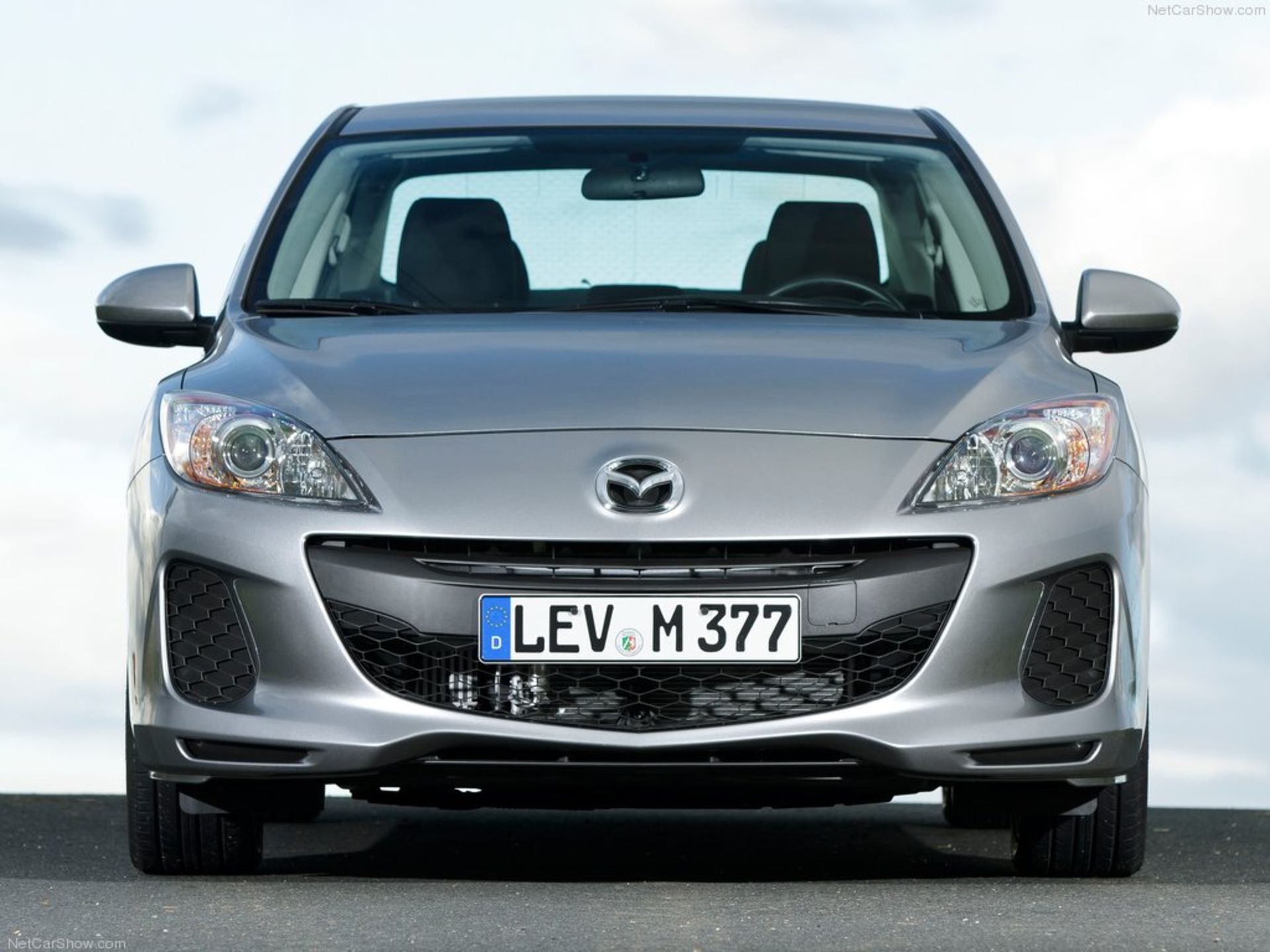Mazda-3_Sedan_2012_1024x768_wallpaper_19