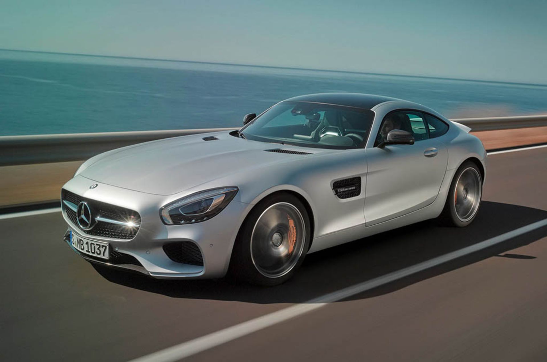 Mercedes-AMG-GT-2015-8