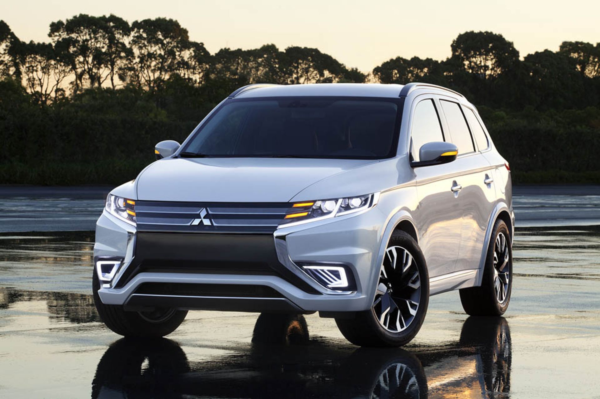 Mitsubishi-Outlander-PHEV-Concept-S-3