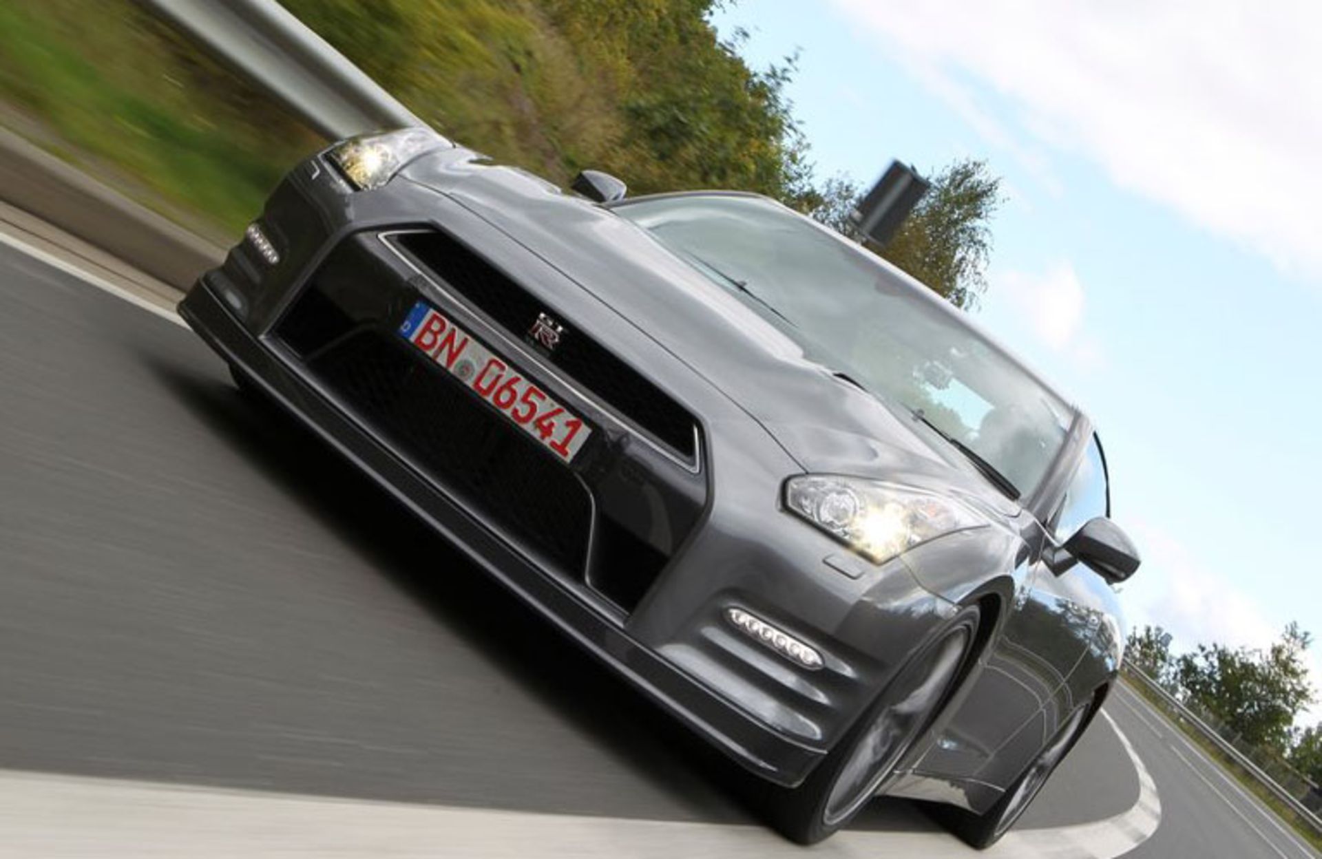 Nissan-GT-R_2012_800x600_wallpaper_0a