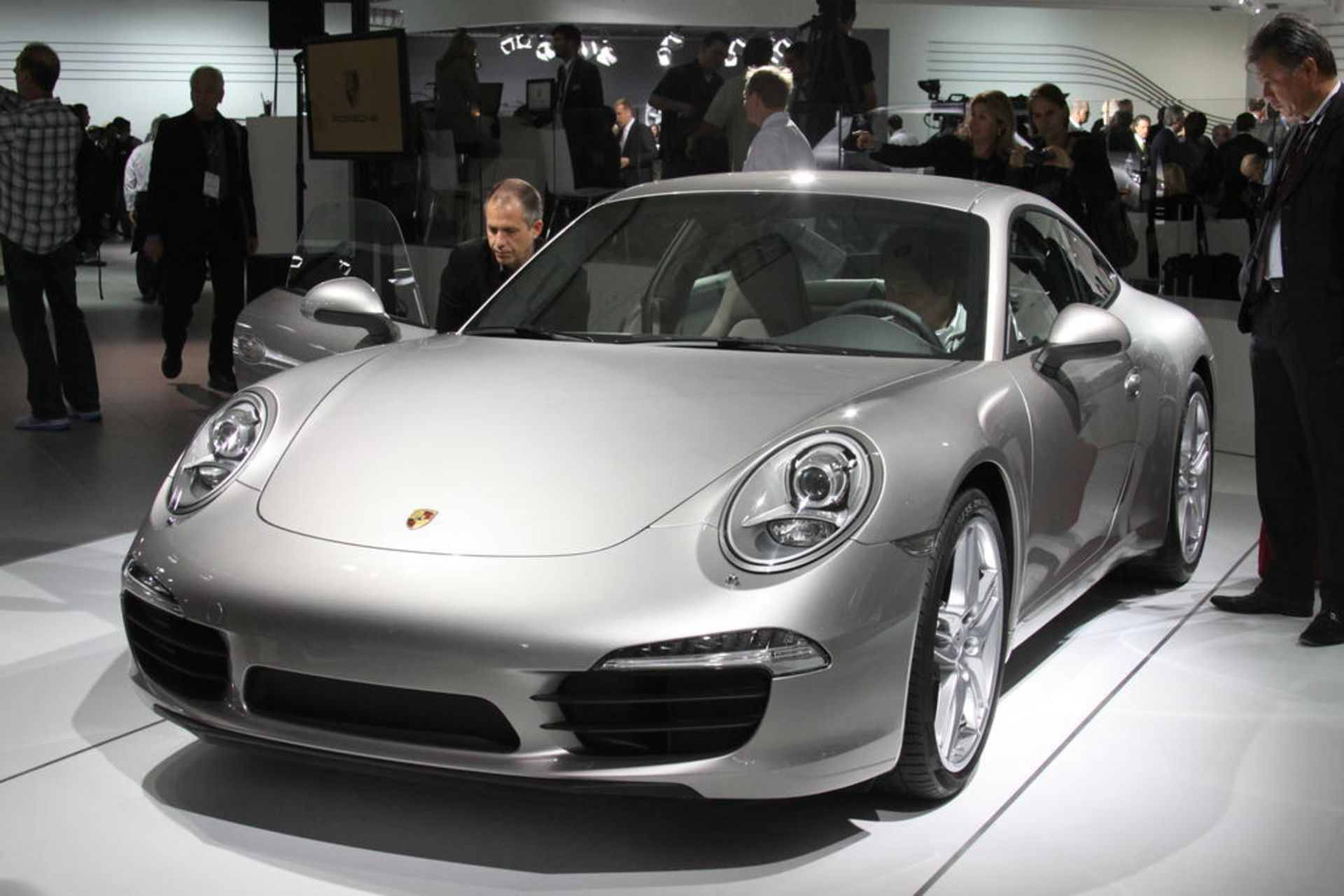 Porsche-2013-911-Carrera