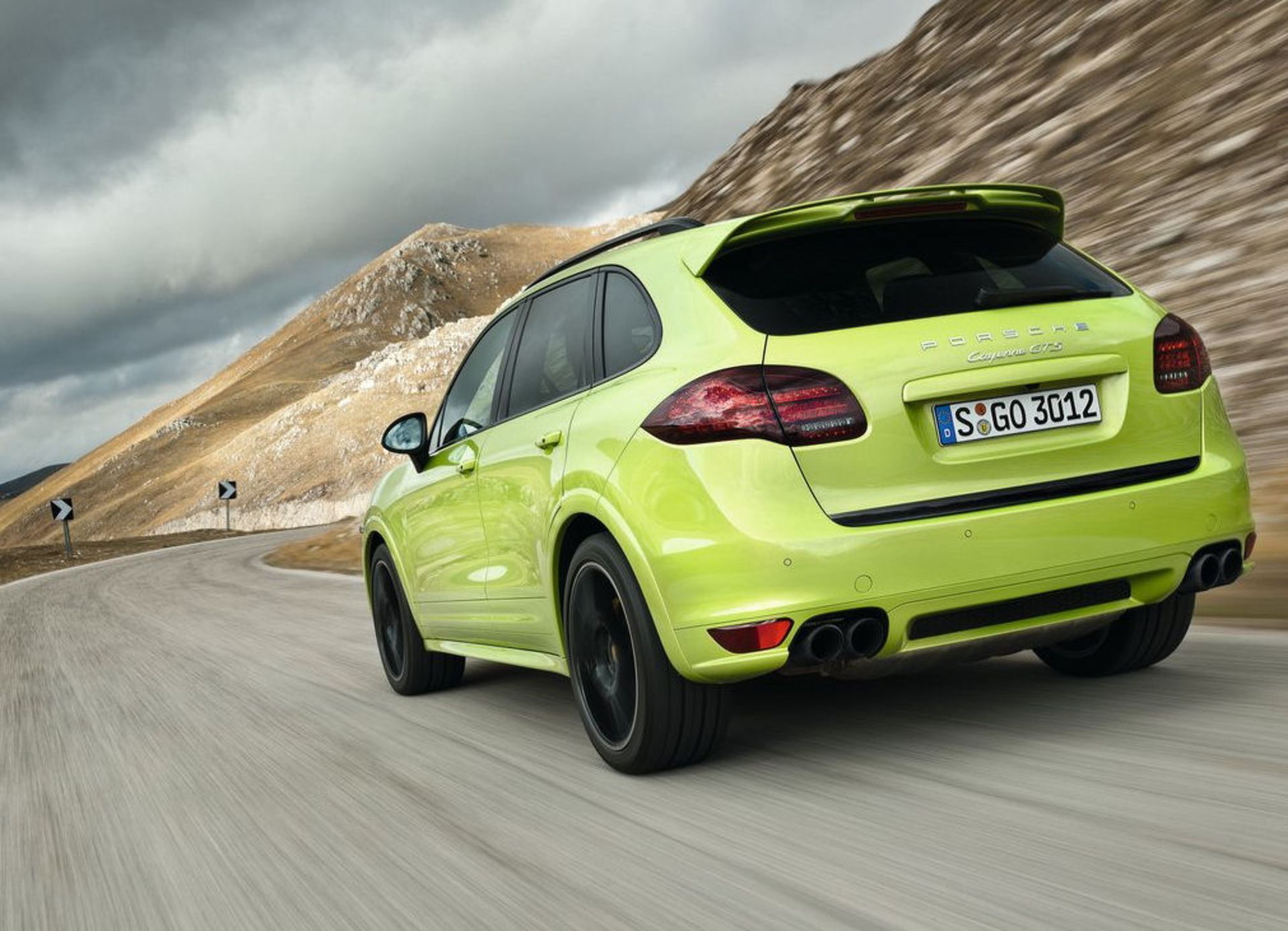 Porsche-Cayenne_GTS_2013