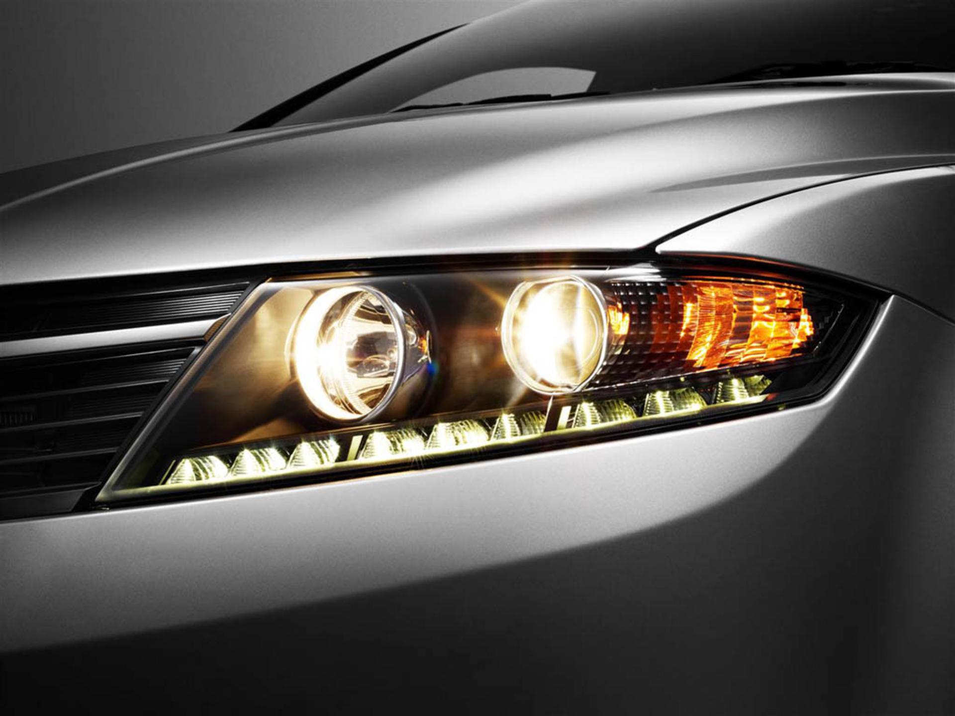 Proton-Prevé-headlight