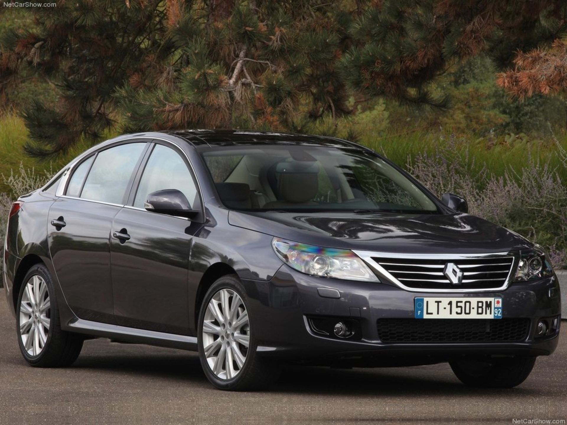 Renault-Latitude_2011_1024x768_wallpaper_0c