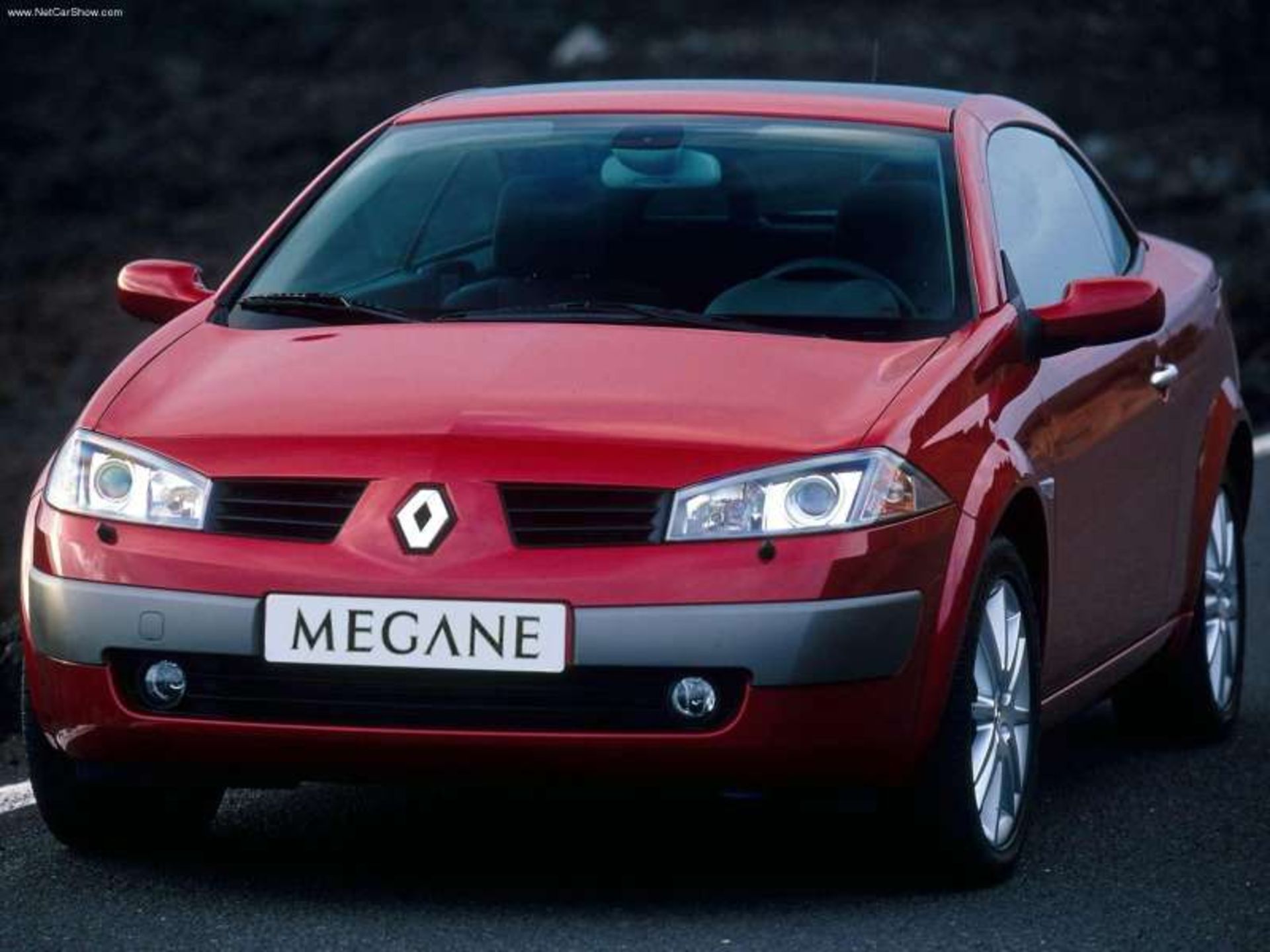 Renault-Megane_II_CoupeCabriolet_2.0_Dynmaique_Version_2003_800x600_wallpaper_06