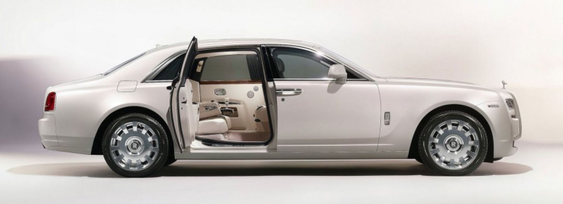 Rolls-Royce Ghost Six Senses side
