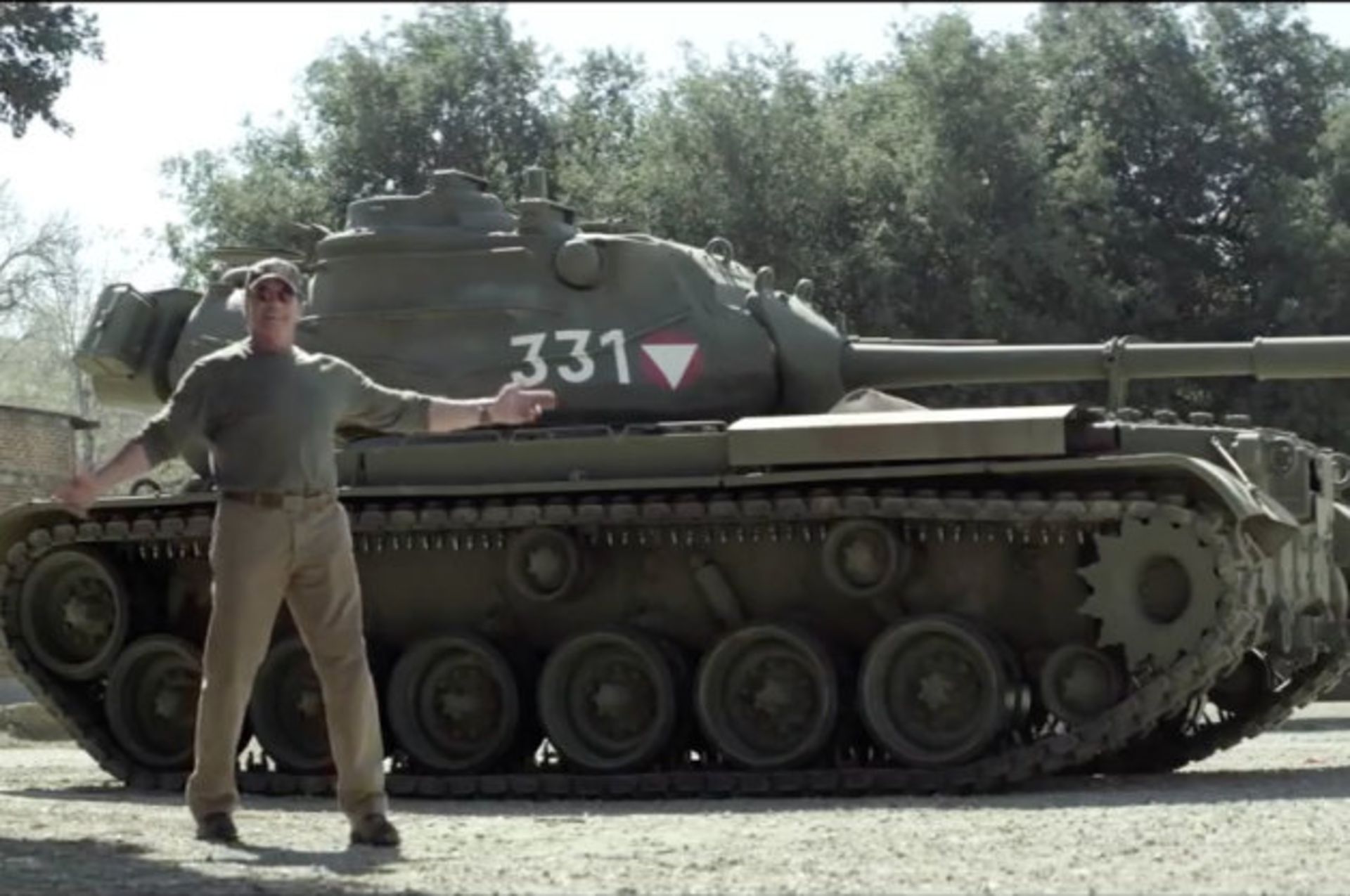 Schwarzenegger-Tank-001