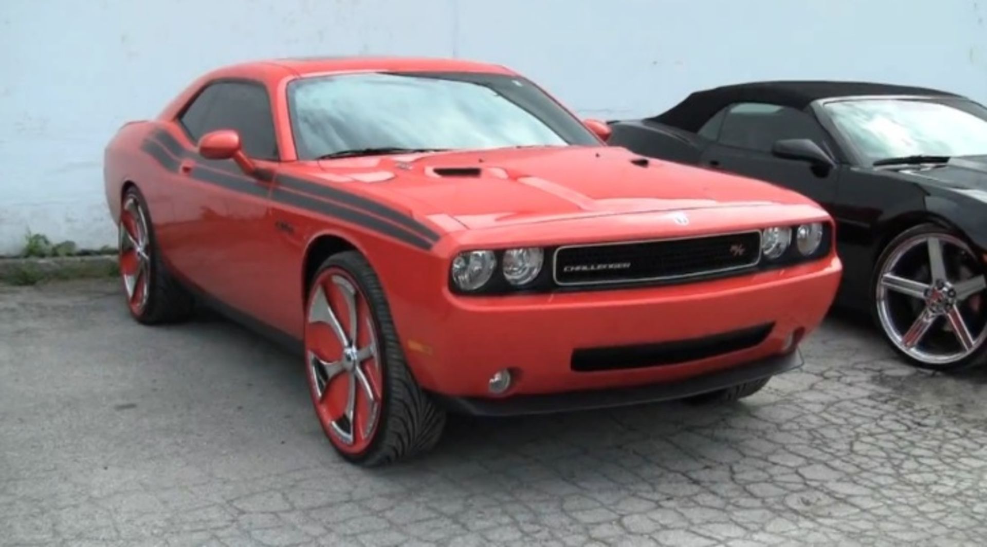 dodge-challenger-on-26-inch-floater-wheels-video-50367-7