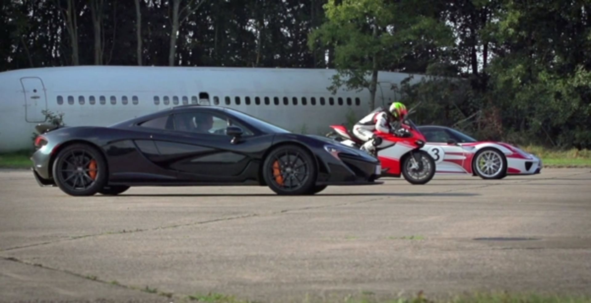 ducati-vs-mclaren-vs-porsche-drag-race