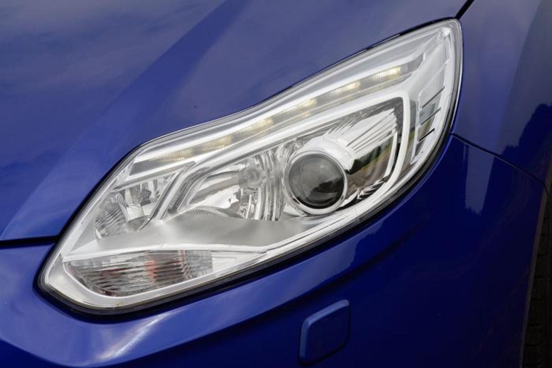 ford focus frontlight