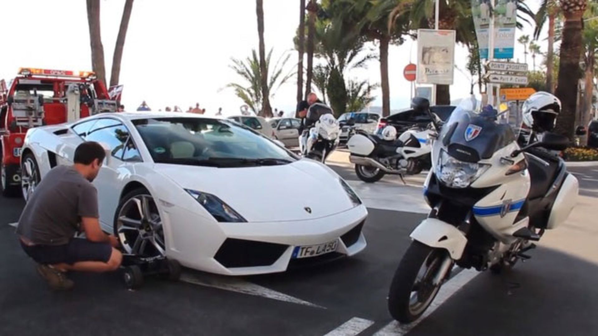 french-police-treats-illegally-parked-lamborghini-gallardo-with-extreme-towing