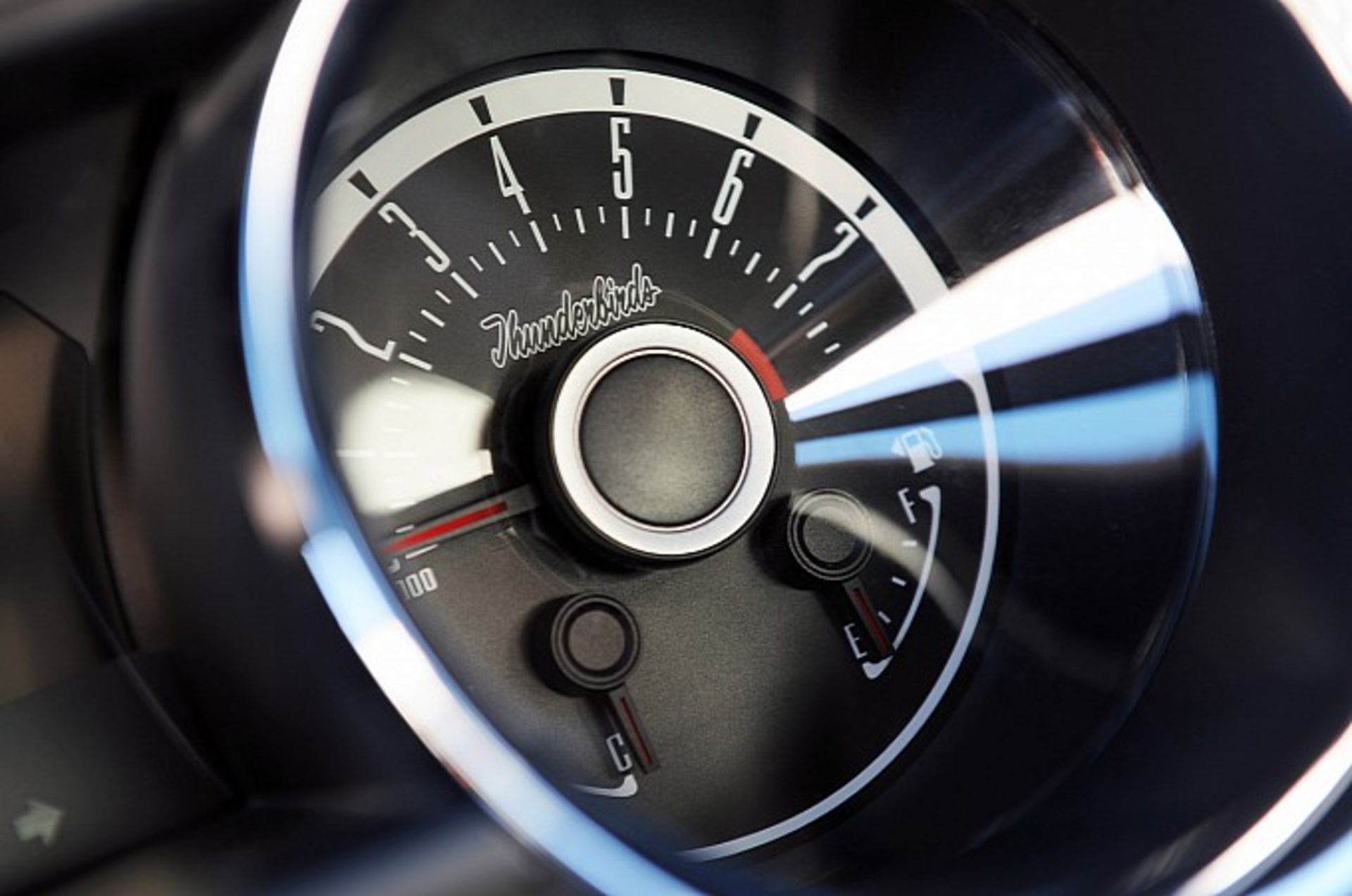 have-a-closer-look-at-the-2014-ford-mustang-usaf-thunderbirds-edition-photo-gallery-medium_8