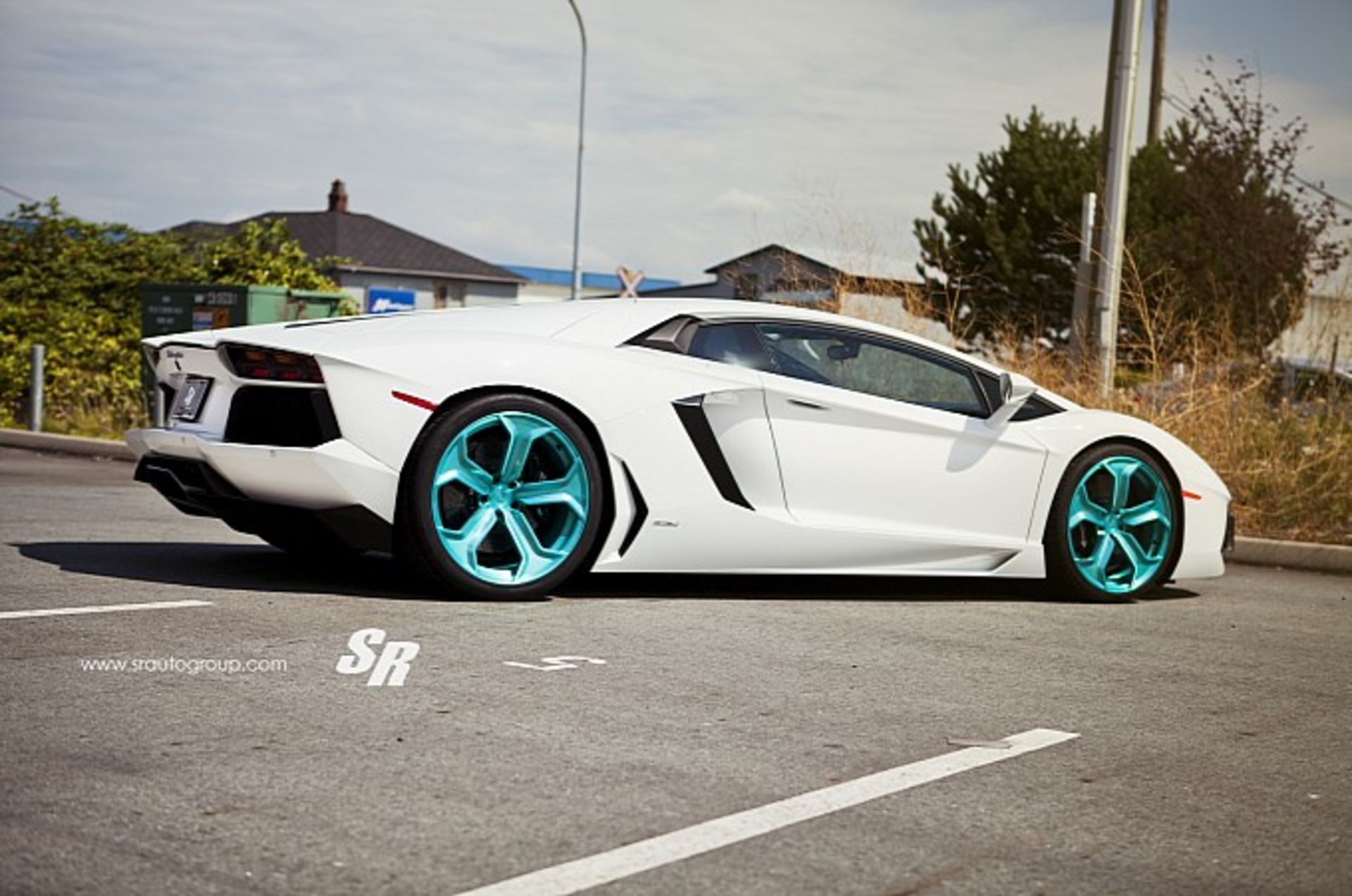 lamborghini-aventador-gets-crazy-brilliant-emerald-pur-wheels-photo-gallery-medium_7