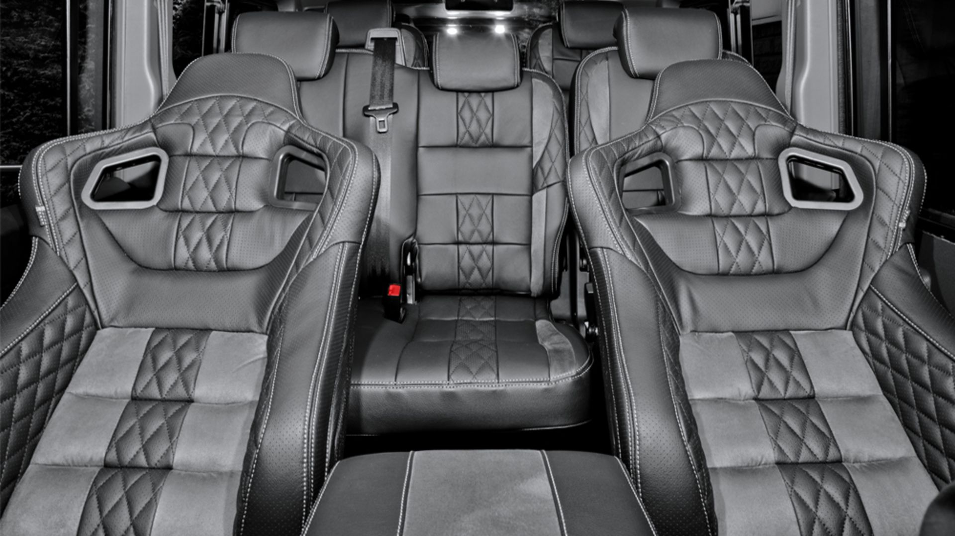 land-rover-defender-7-seater-gets-kahn-custom-touch-photo-gallery_4