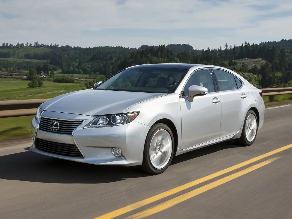 lexus-es-250-in-motion