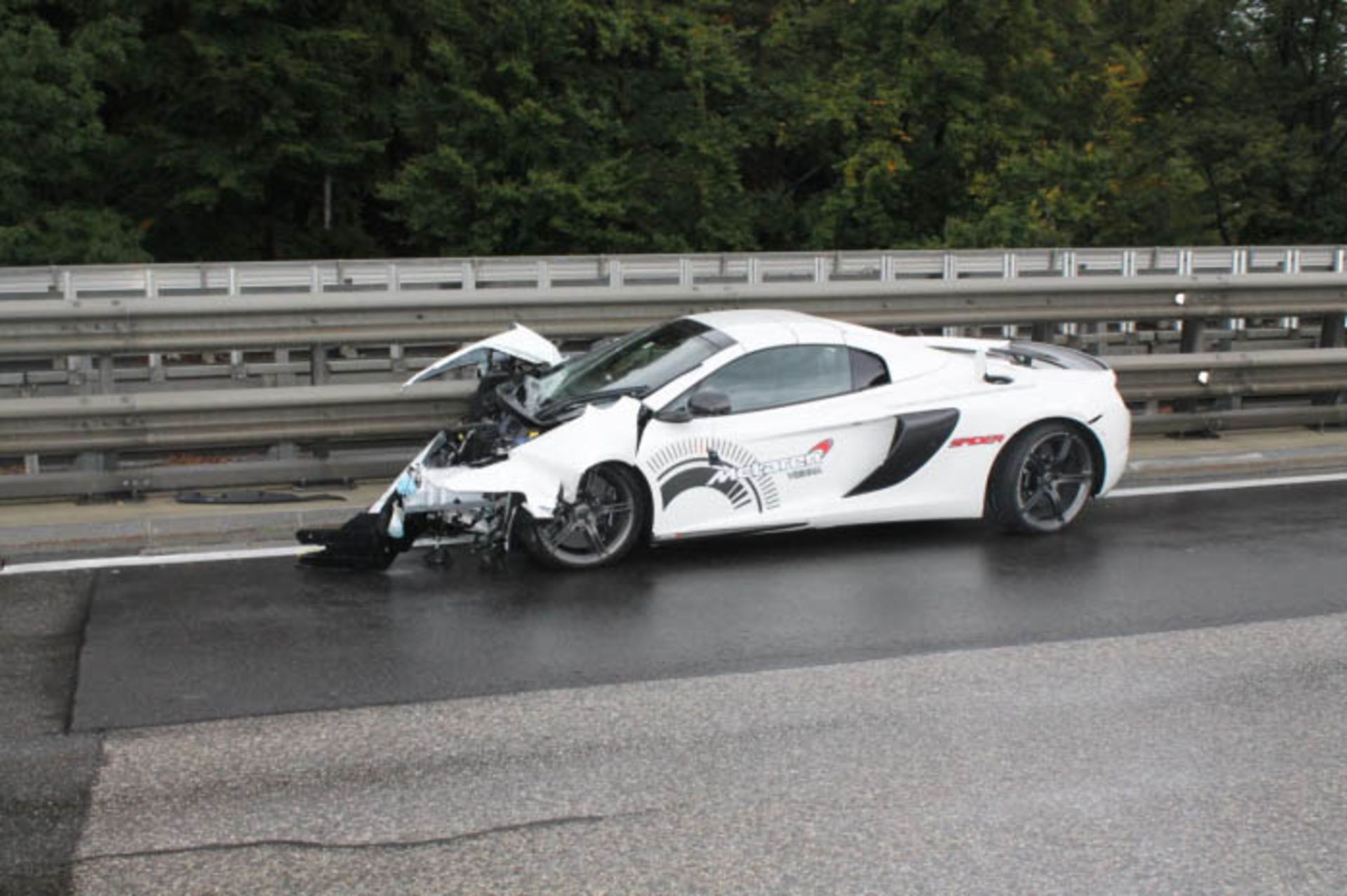 mclaren-650s-crashed-1