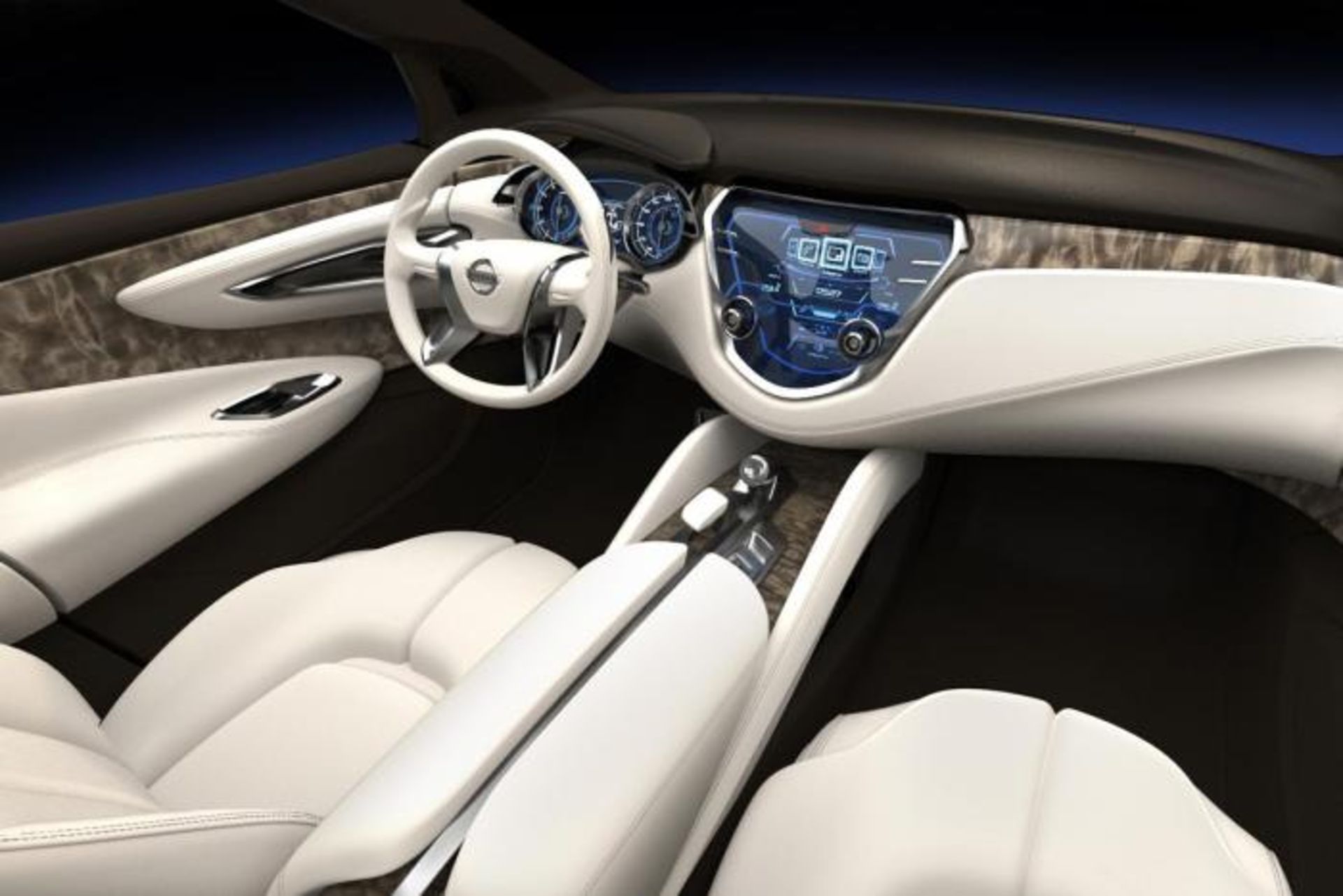 Nissan Resonance interior