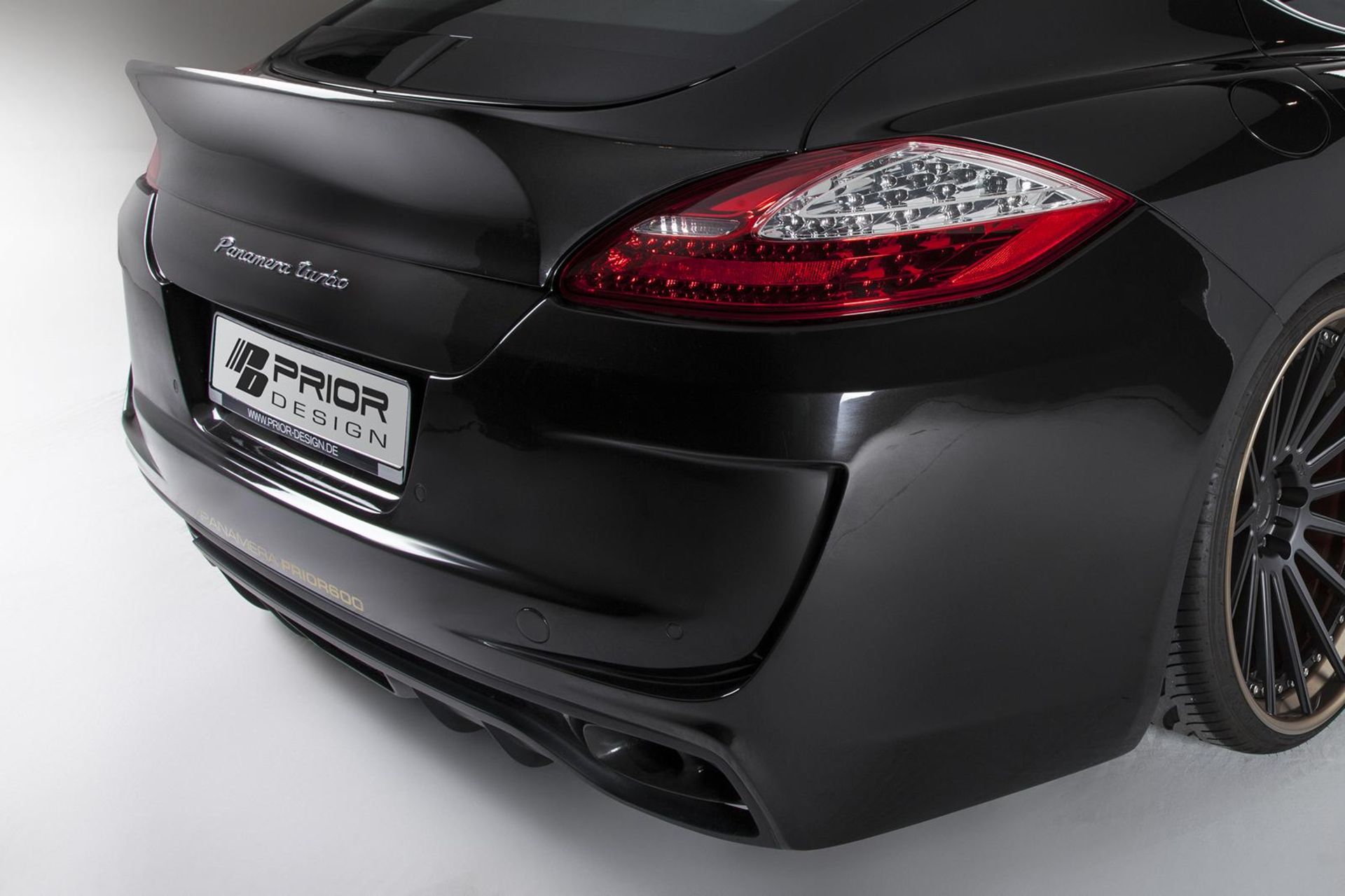 porsche-panamera-turbo-prior600-by-prior-design-photo-gallery_4
