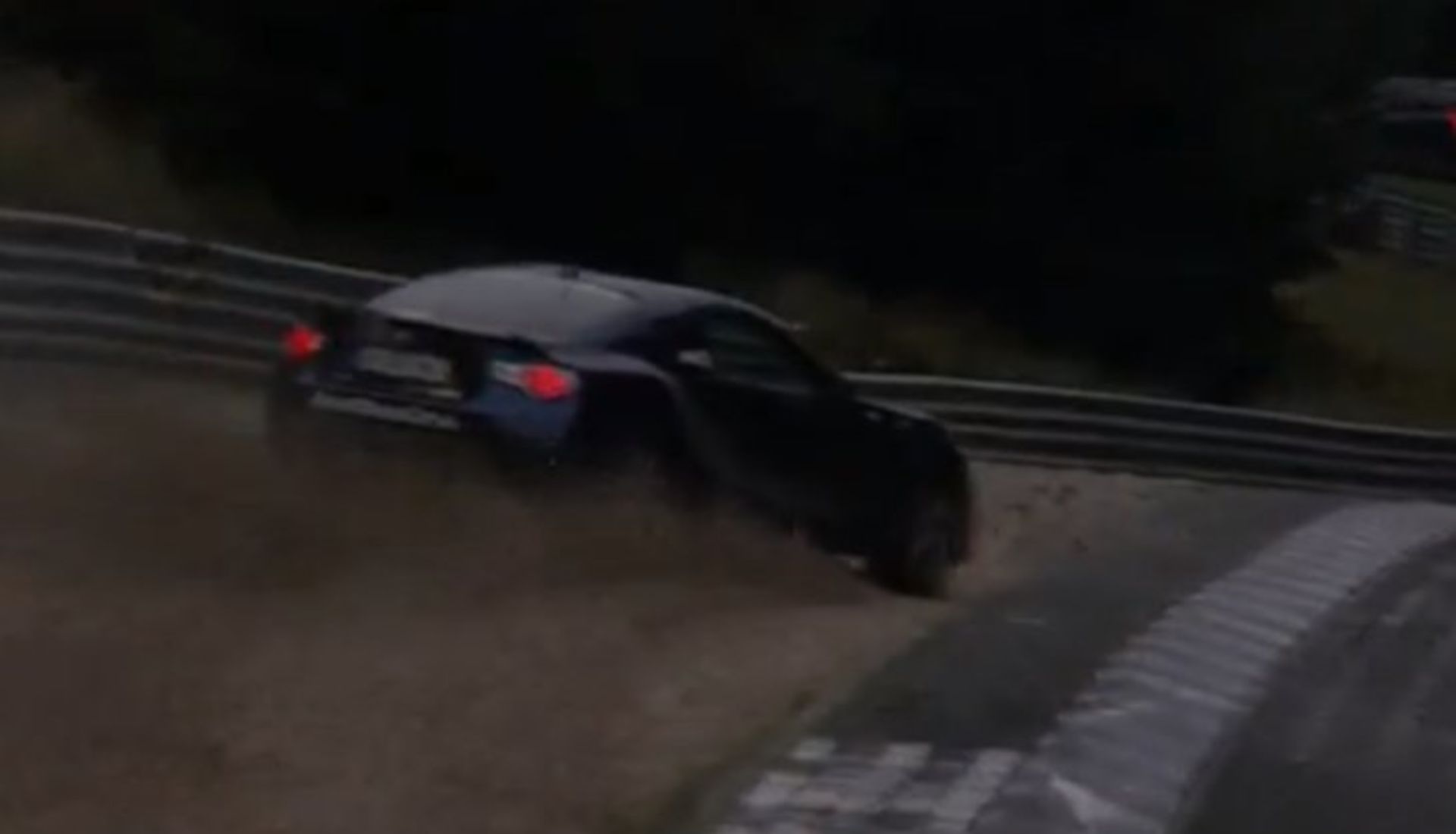 toyota-gt-86-nearly-crashes-at-nurburgring-video-68346-7