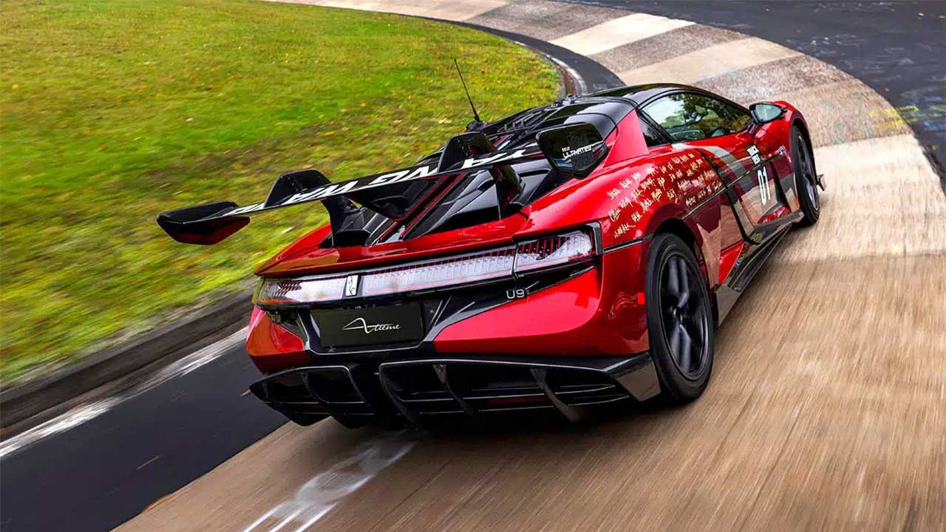 رانندگی ریچارد هموند با یانگ‌وانگ U9 اکس‌تریم 