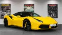 خودروی اسپرت زرد رنگ فراری 488 (Ferrari) در نمایشگاه خودروهای خاص