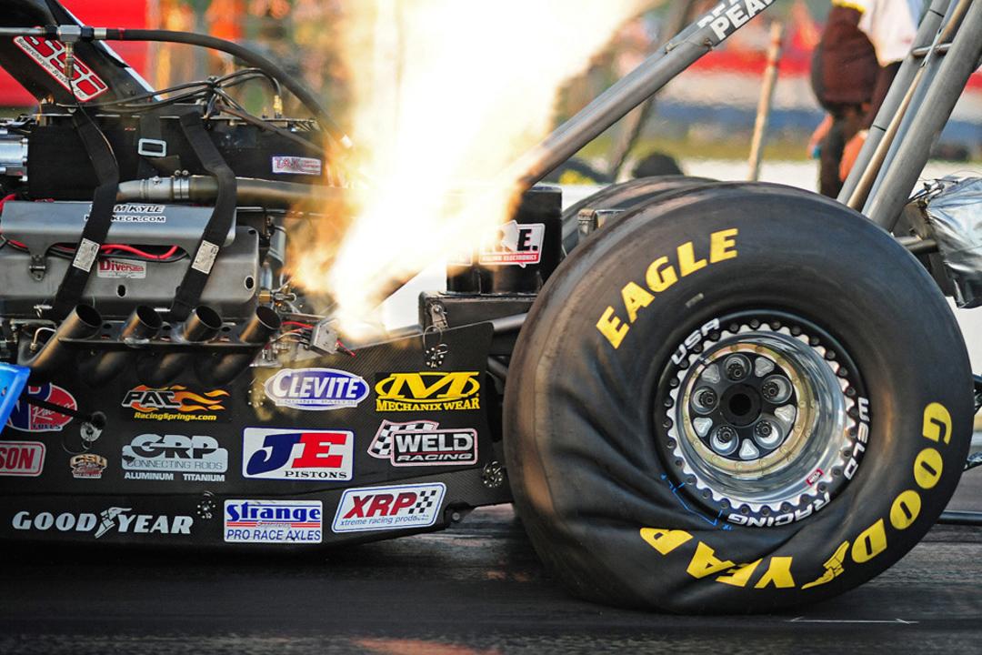 Top Fuel car dragster